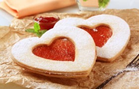 Valentine Cookies order online Bangalore - Cafe Hops. Cakes Home Delivery in Bangalore at your convenient time.