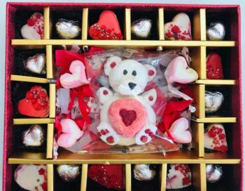 Cutie Pie Valentine Hamper Online Bangalore. Valentine Gift Boxes Online Delivery Bangalore Cafe Hops.